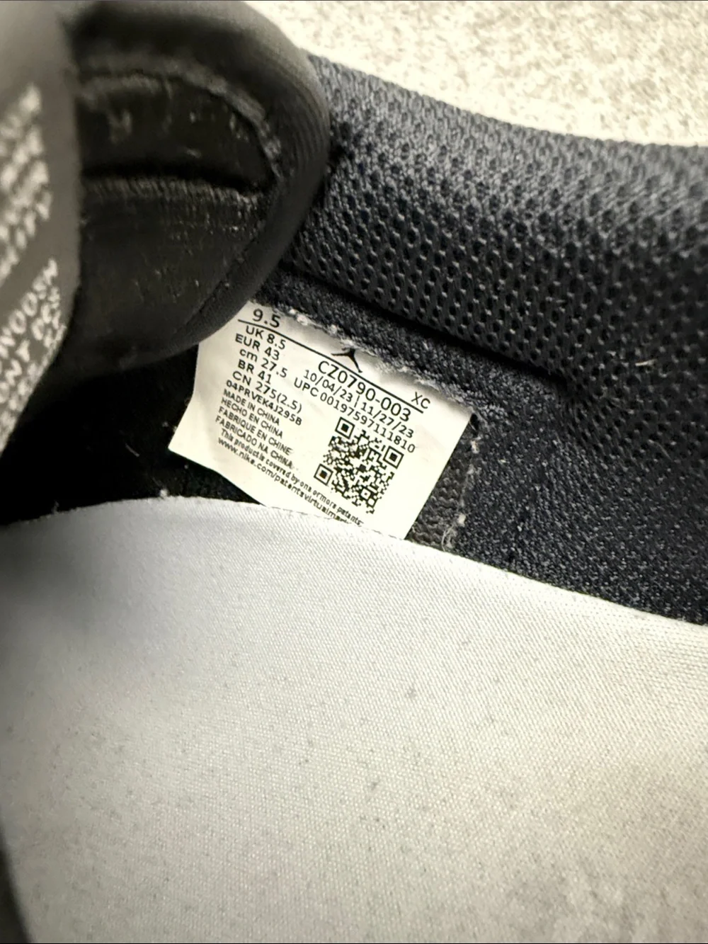 Air Jordan 1 Retro Low OG ‘Shadow’, 9.5M